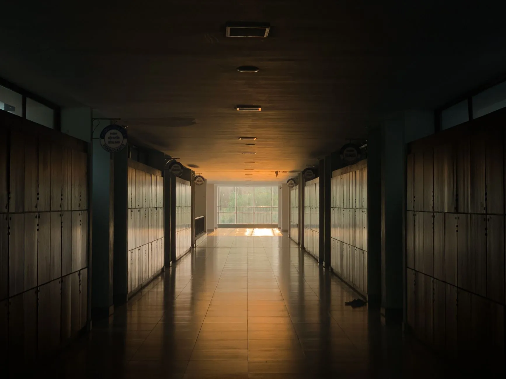 深圳电子贸易企业如何应对半导体市场波动与供应链风险